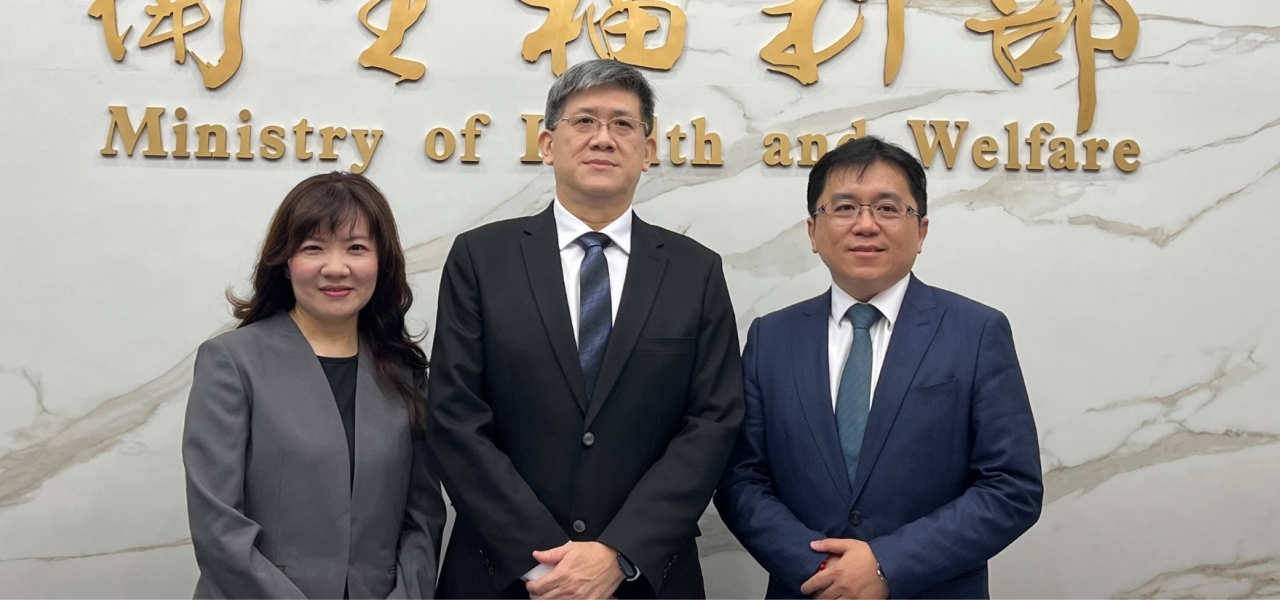 本會輔導理事長陳科仰出席衛福部化粧品GMP全面實施記者會合影