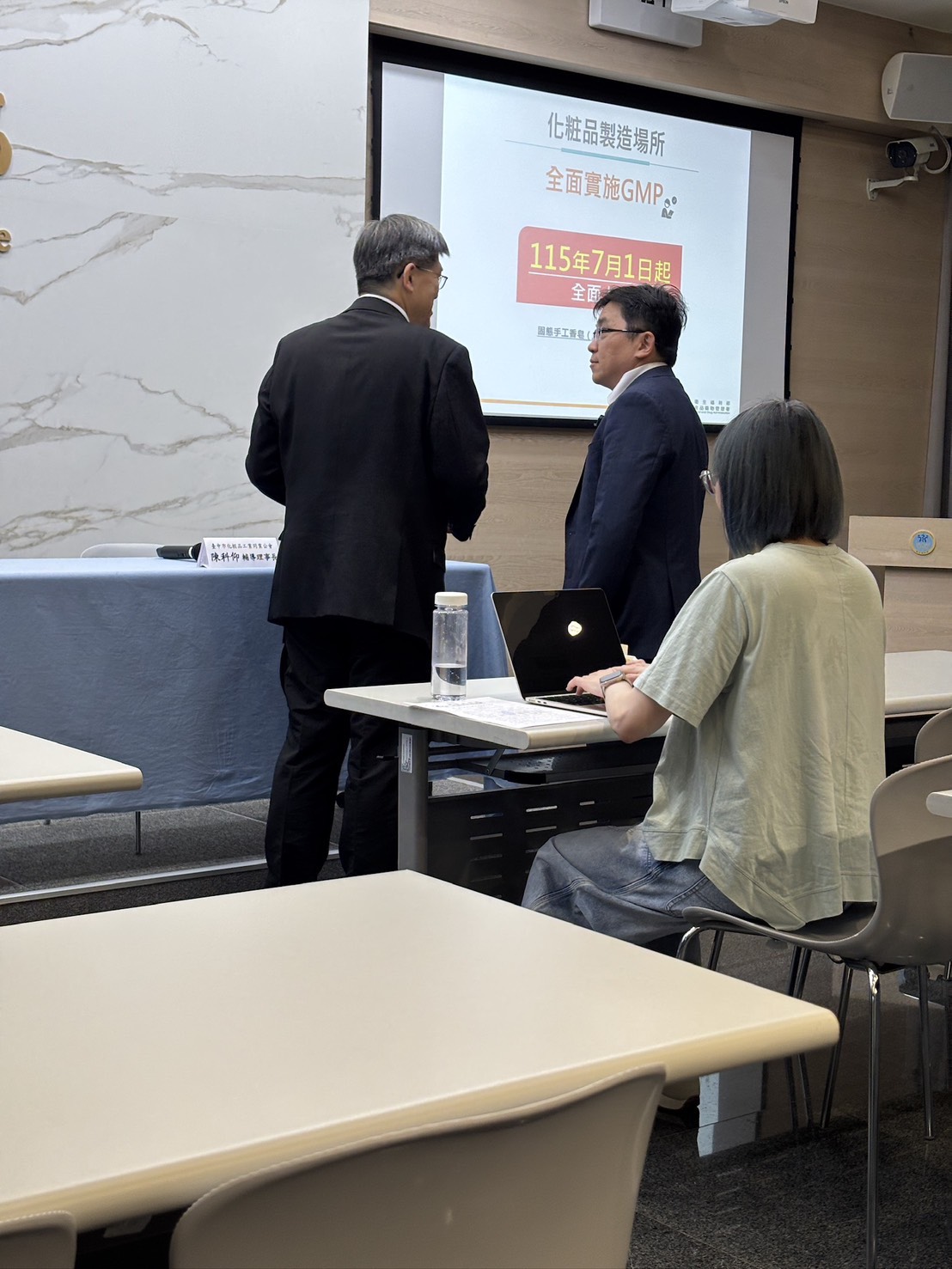本會輔導理事長與食藥署副署長會前交流